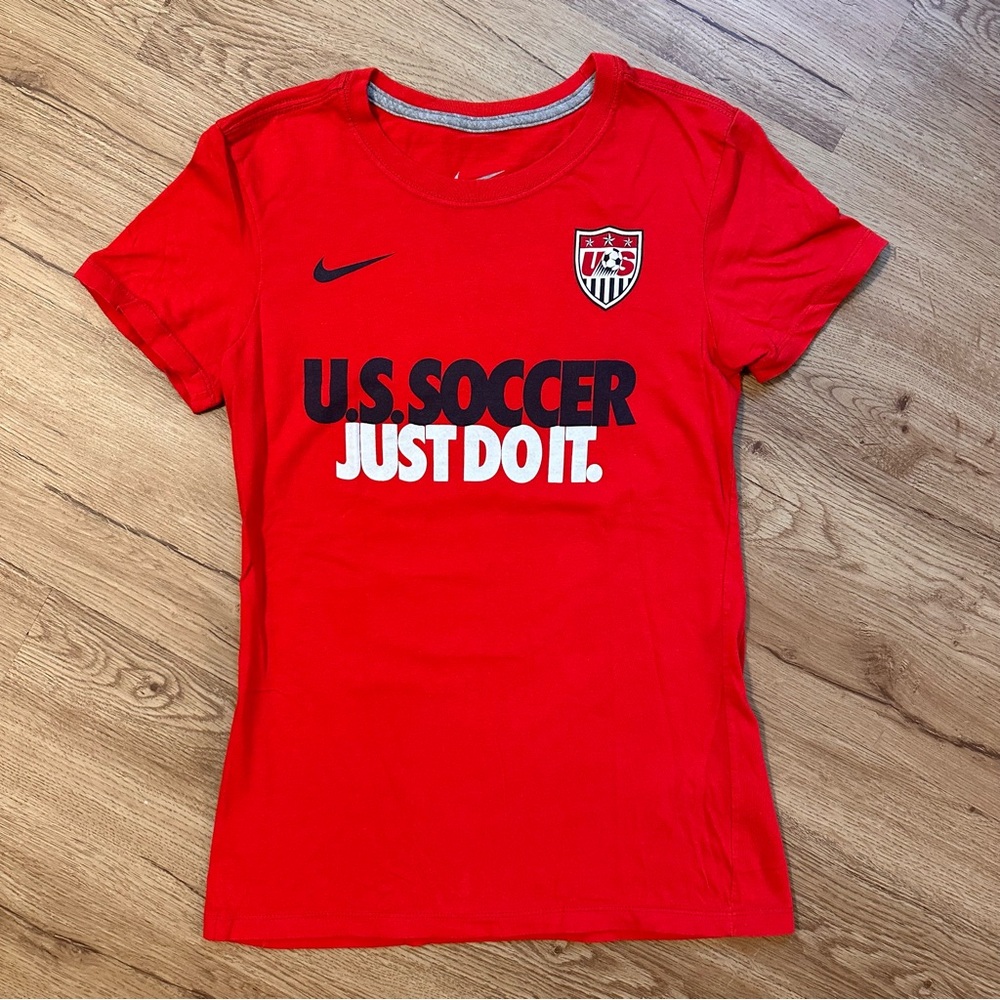 Nike Women’s U.S. Soccer T-Shirt Red with Blue and White Writing Size Small